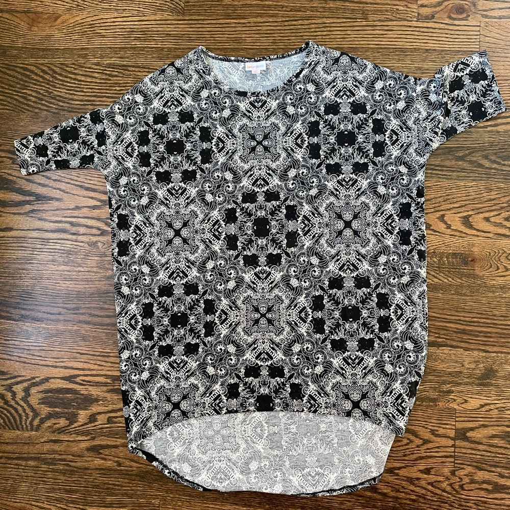 EUC LLR / LuLaRoe Black and White Irma